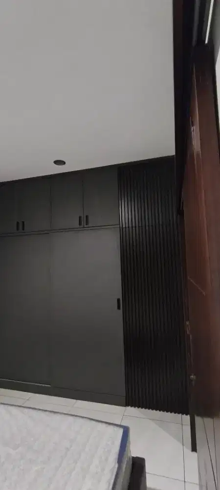 LEMARI PINTU KAMUFLASE