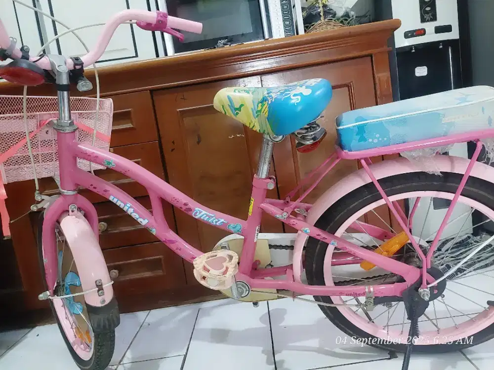 Sepeda anak perempuan