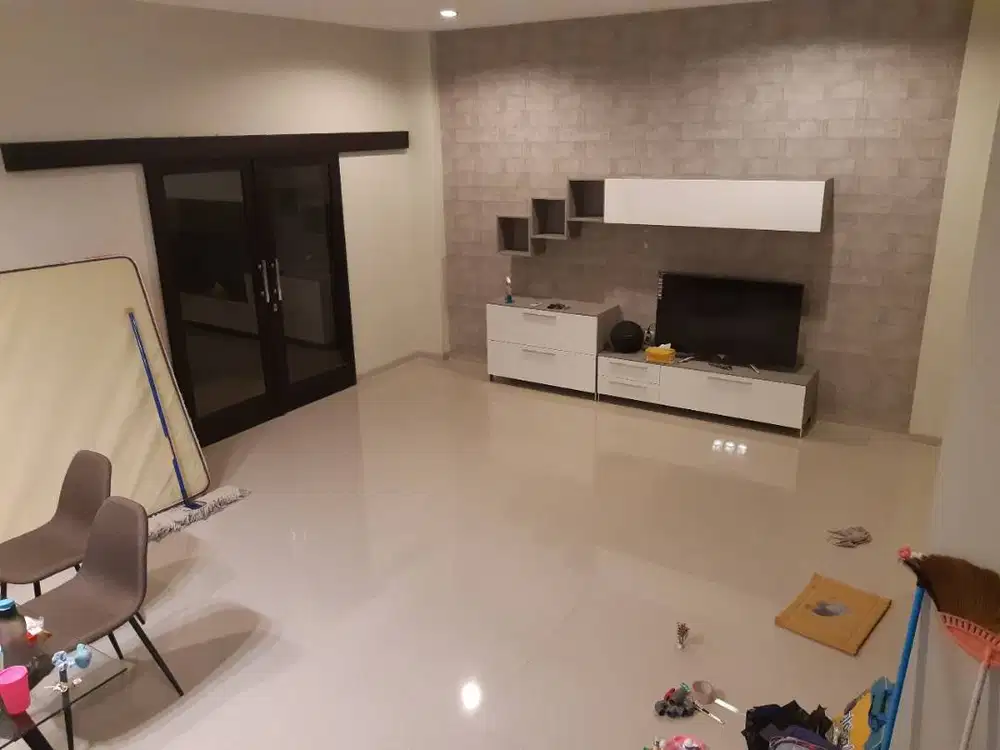 Dijual Rumah 2 Lantai di Singgasana Pradana Bandung