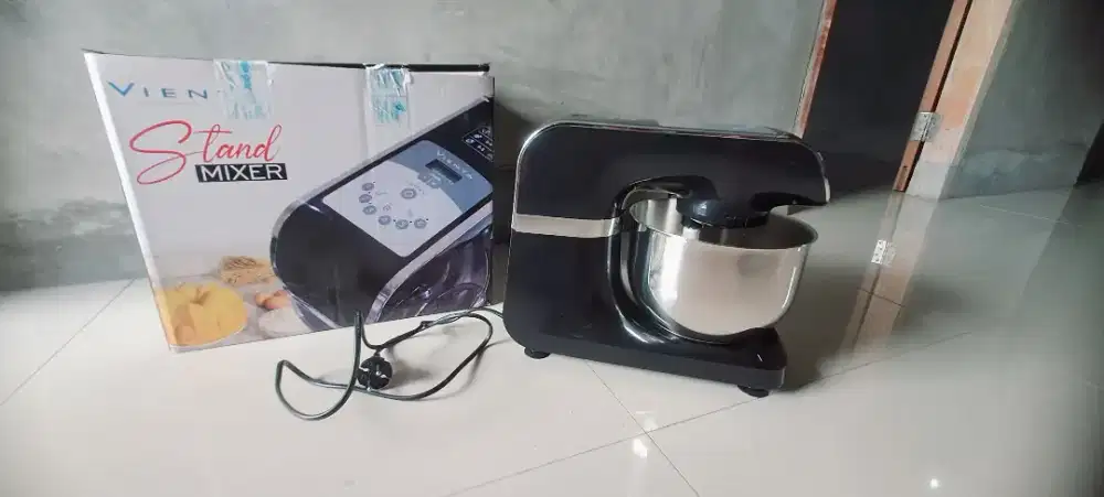 Electric stand mixer