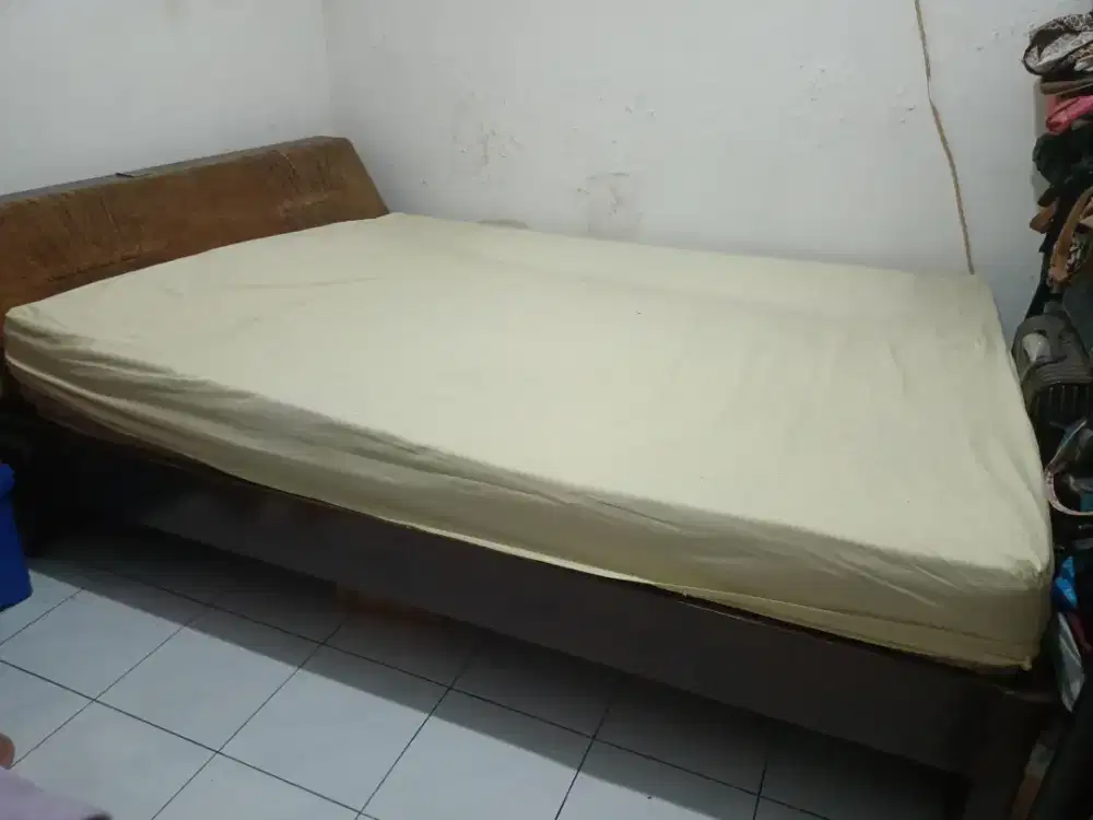 Ranjang kayu jati bekas