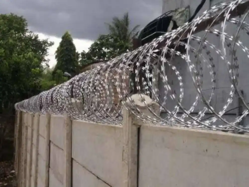 Kawat silet atau kawat razor wire