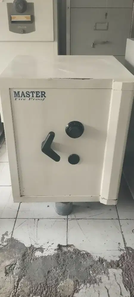 Brankas merk master second