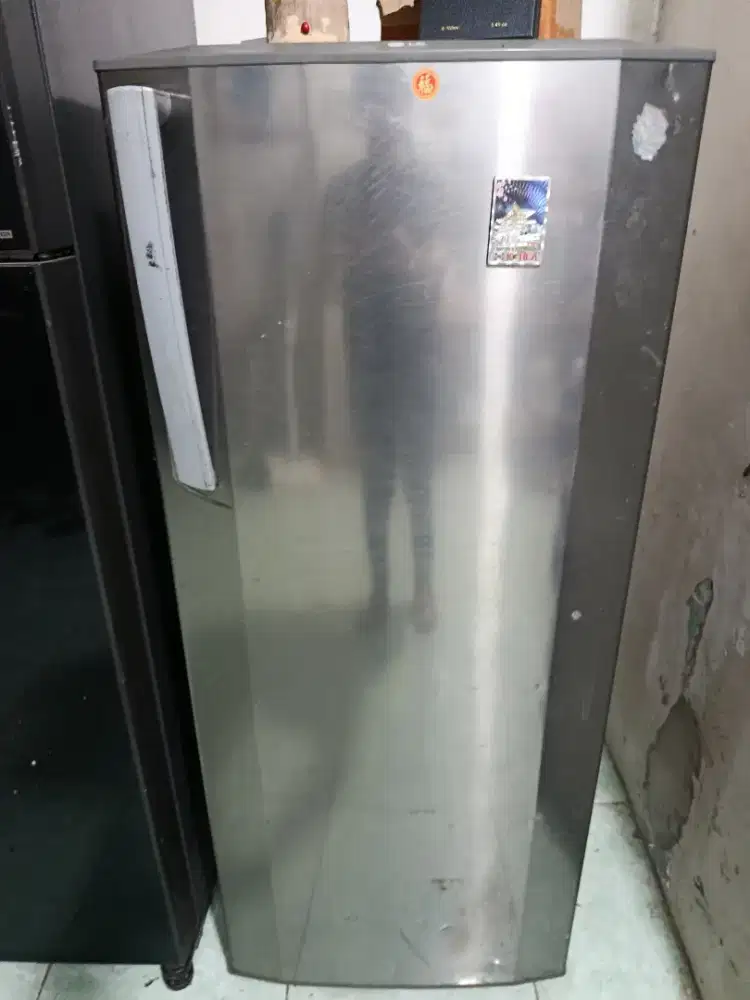 Freezer Esbatu merk LG