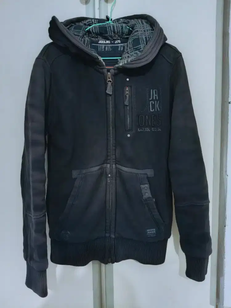 Jaket Jack & Jones Hitam