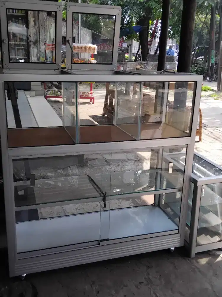 Etalase beras 3 kotak dan rak rokok