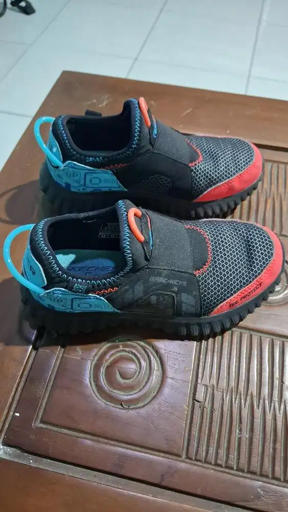 Sepatu anak skechers