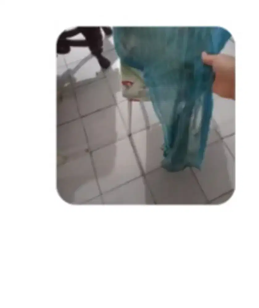 Kelambu biru untuk pintu