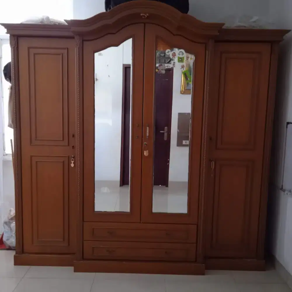 Lemari baju 3 pintu