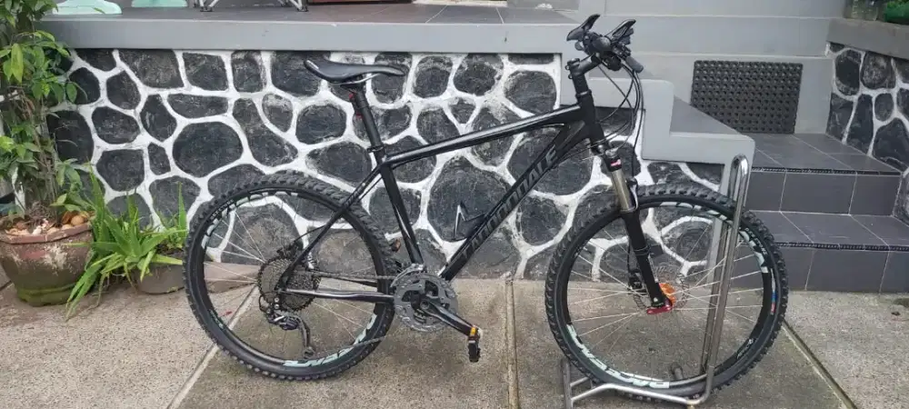 Sepeda trail SL cannondale