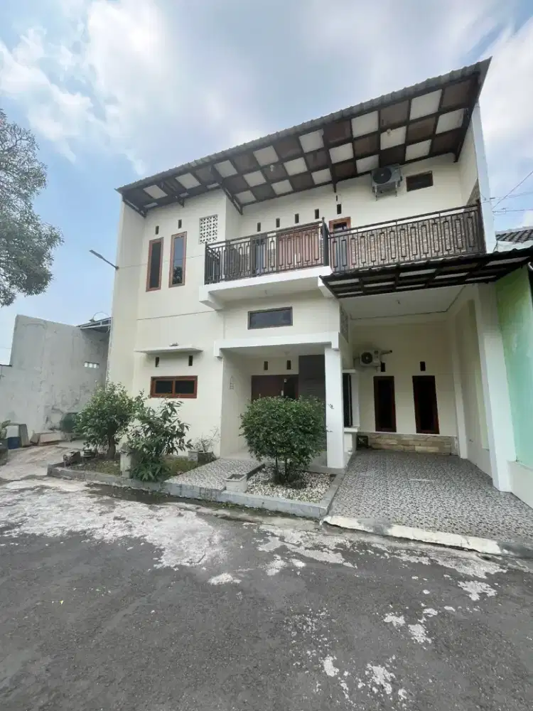 Disewakan rumah 2 lantai dekat bandara
