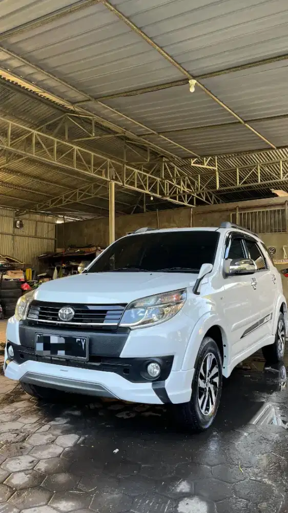 Toyota Rush S 2015 putih manual