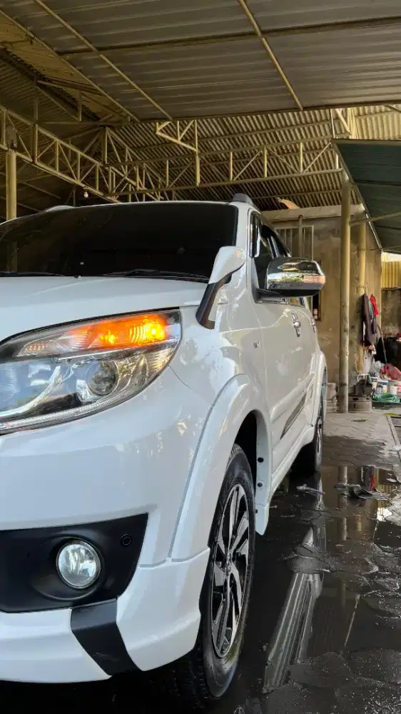 Toyota Rush S 2015 putih manual