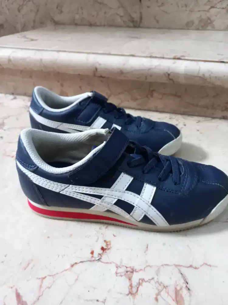 Dijual Cepat Sepatu Anak merek Onitsuka Tiger.