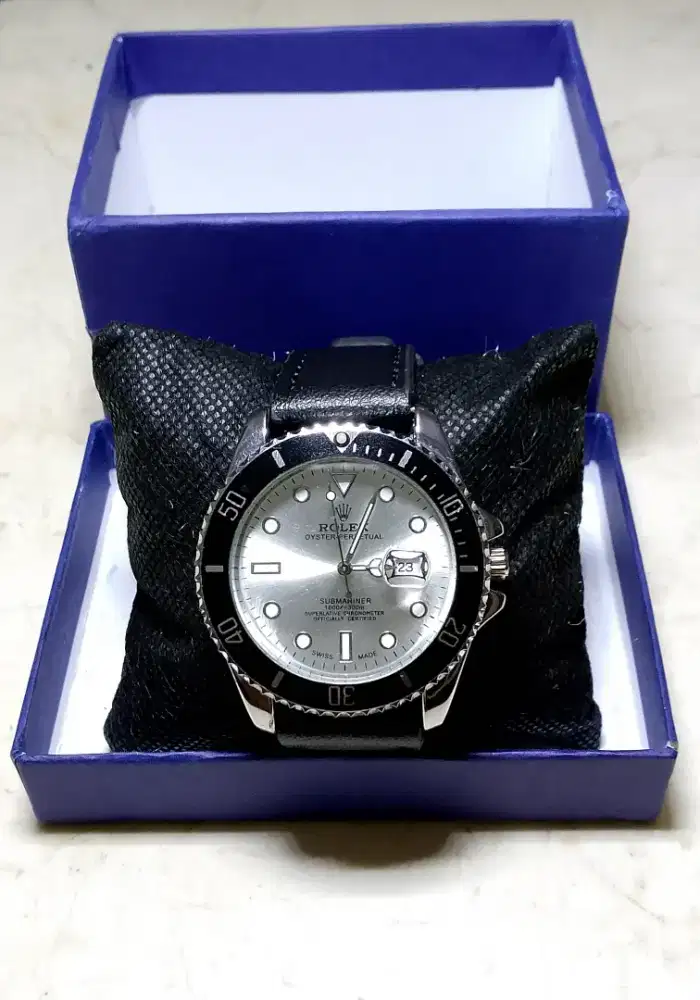 Jam tangan ROLEX SUBMARINER