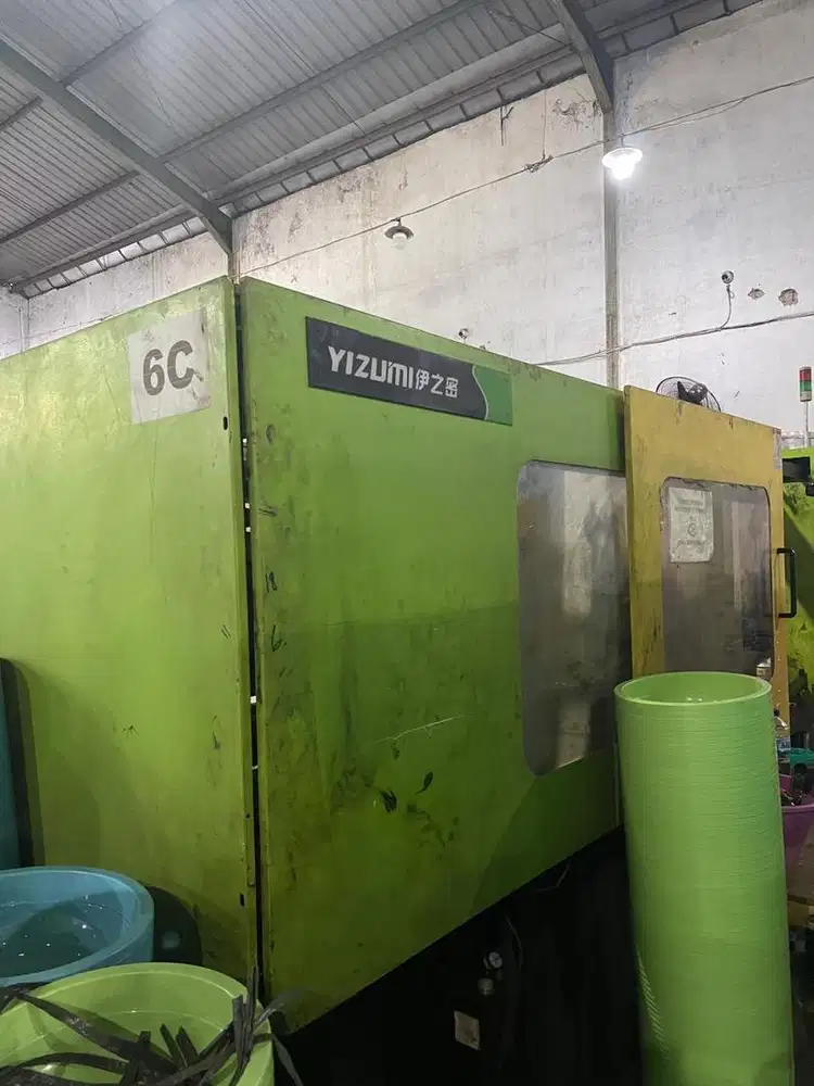 Mesin Injection YIZUMI Cetak Plastic Plastik Moulding SERVO 320T 2012