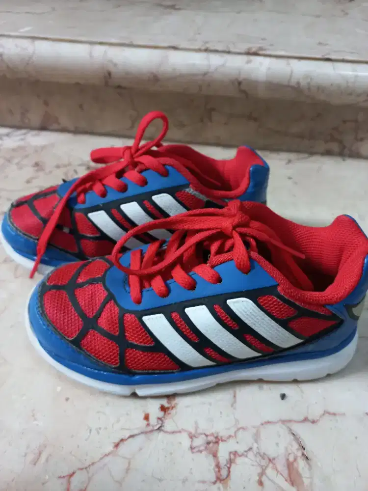 Dijual Cepat Sepatu Anak Adidas Spiderman.