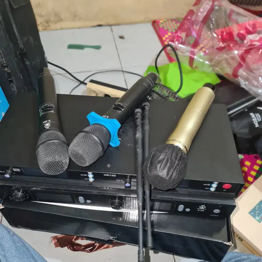 MIC WIRELESS SHURE UR12D DAN MIC DB PRO B 288