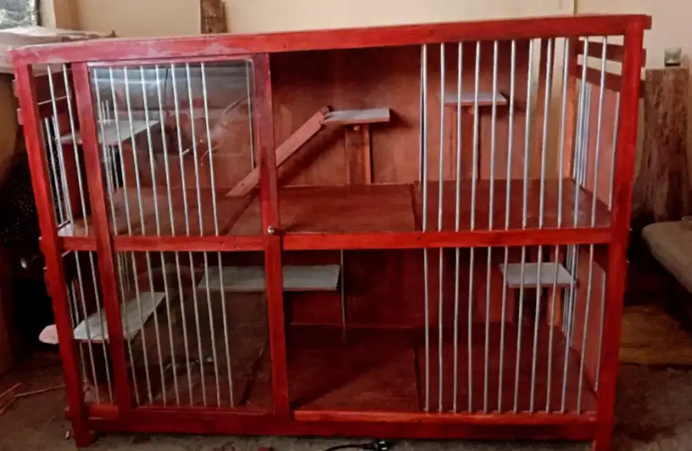 Kandang kucing kayu dua tingkat