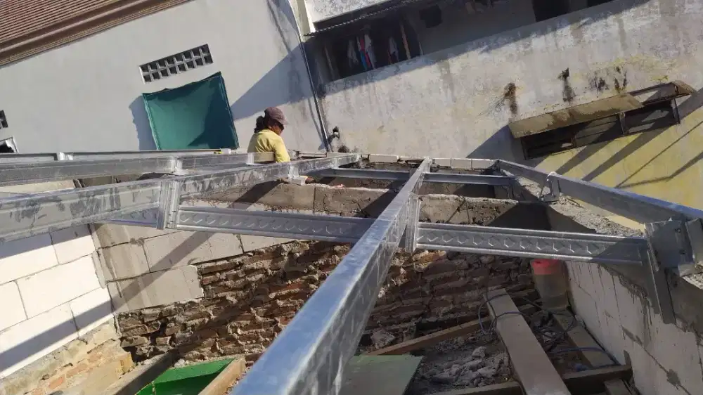 Tukang atap galfallum, kanopi galfallum, partisi,plafon jebol,