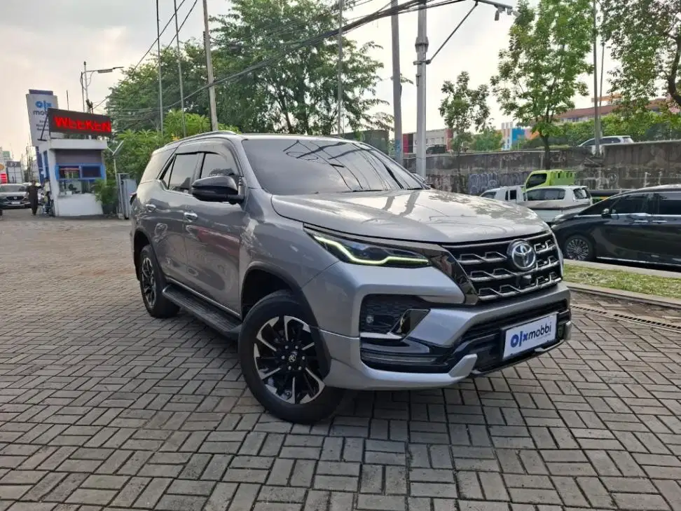 DP 5% Toyota Fortuner 2.8 4x2 GR Sport DSL Solar-AT 2022 SJG