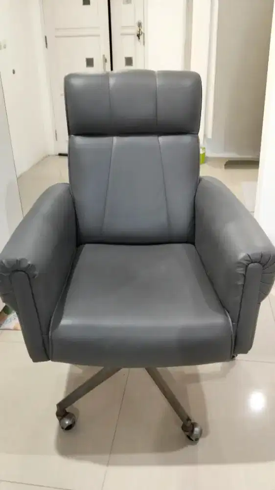 Kursi direktur kualitas premium warna abu