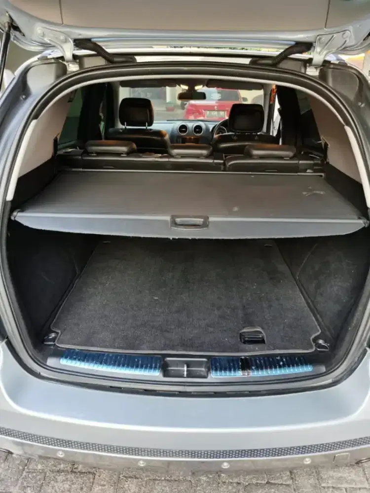 Tutup bagasi original part number copotan ml350 w164 2008 bekas