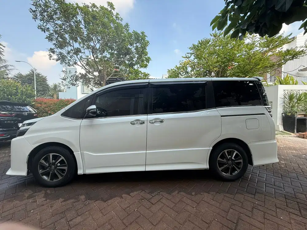 Toyota Voxy 2018 Bensin