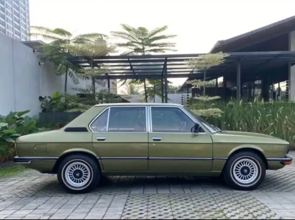 BMW E12  Serie 5 , th.1982 langka mulus koleksi full original