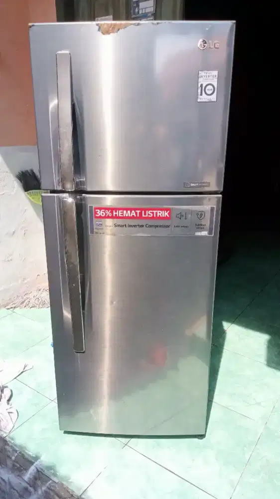 Kulkas 2 pintu merek LG