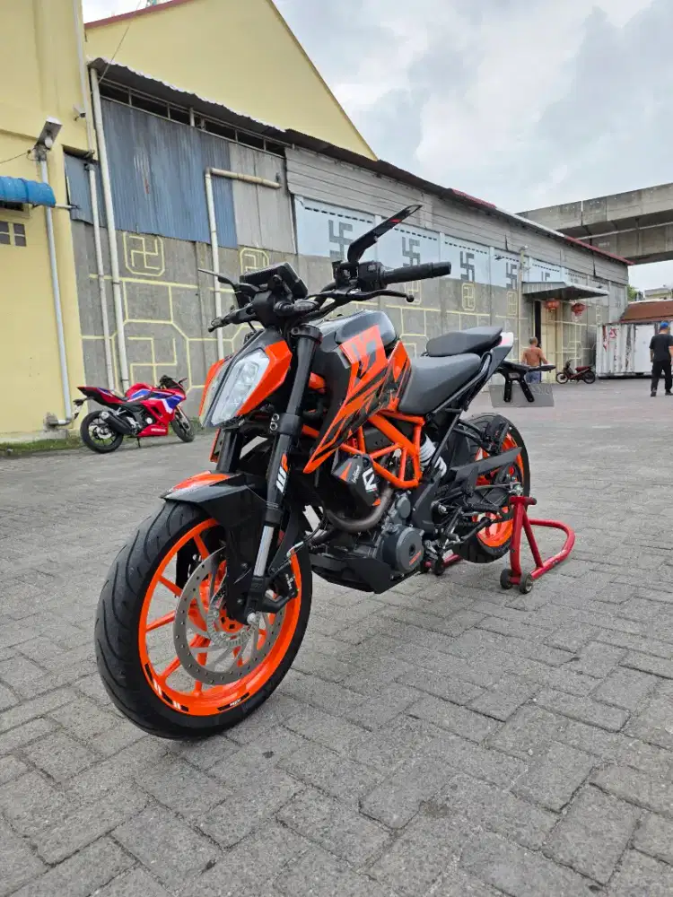 KTM Duke 390 silver 2022 pmk 2024