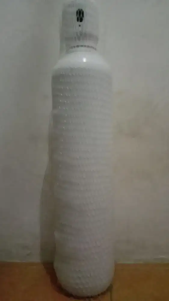 Tabung oksigen warna putih