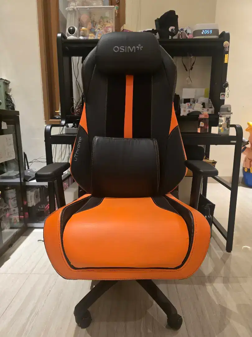 DI JUAL KURSI PIJAT Gaming OSIM uThrone V ORANGE  LIKE NEW