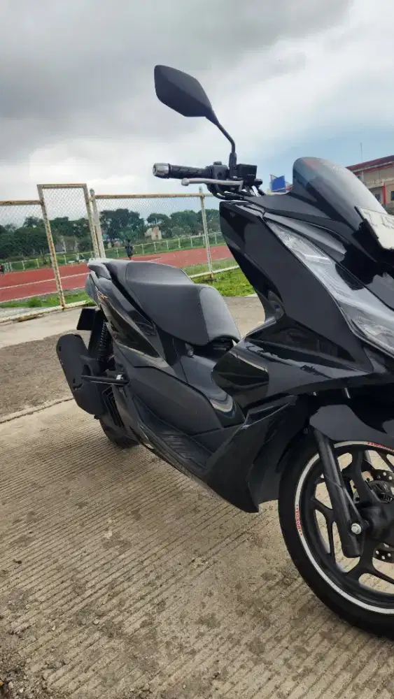 HONDA PCX 160 ABS 2022 Hitam Glossy Low kilometer