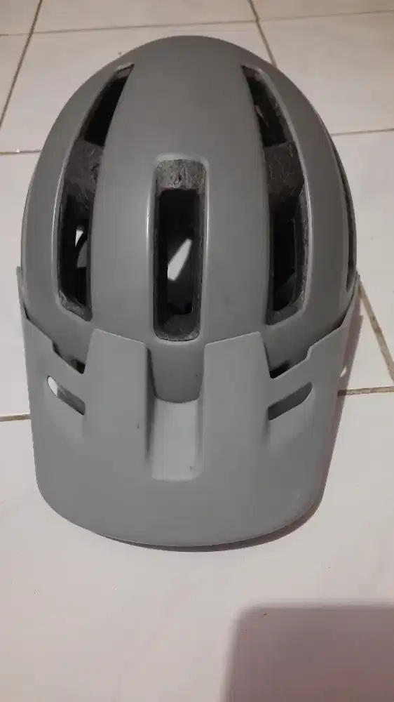 Dijual helm sepeda merk Bell