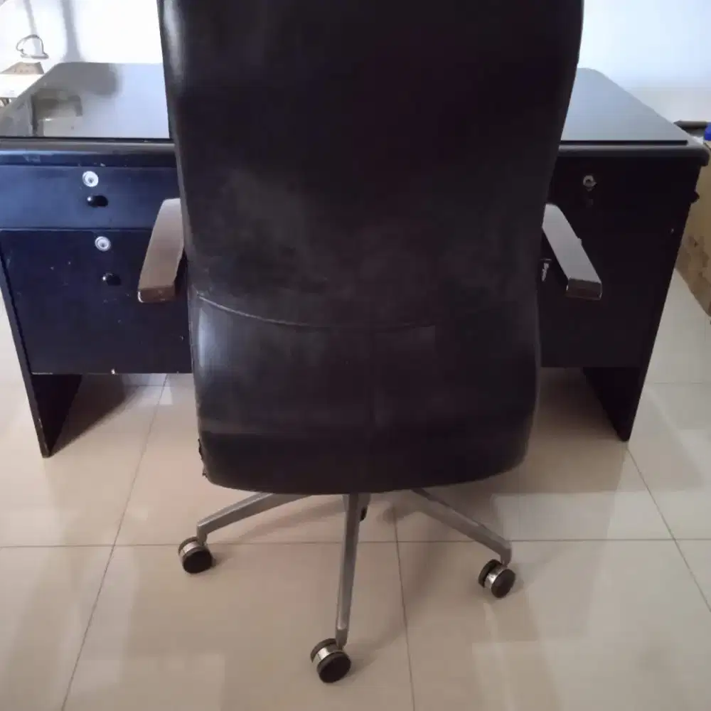 Meja kantor, kursi kantor