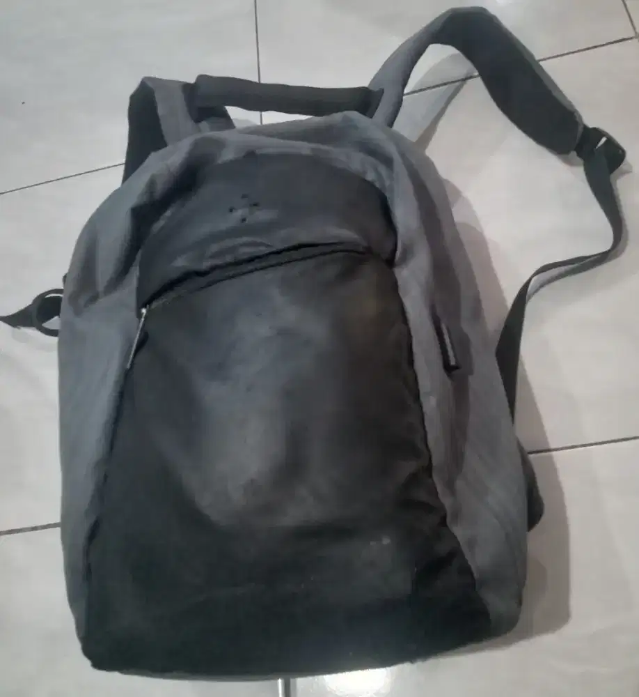 Tiga Tas Seratus Ribu