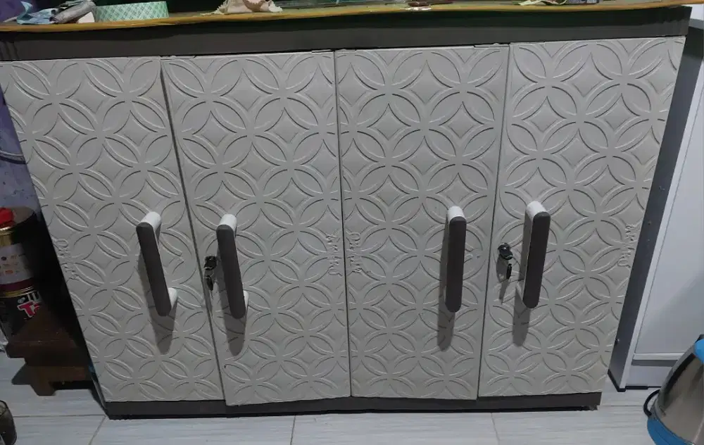 Lemari Televisi Akako