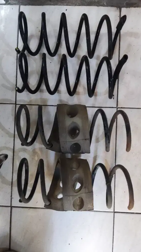 Per shock ayla (depan belakang)