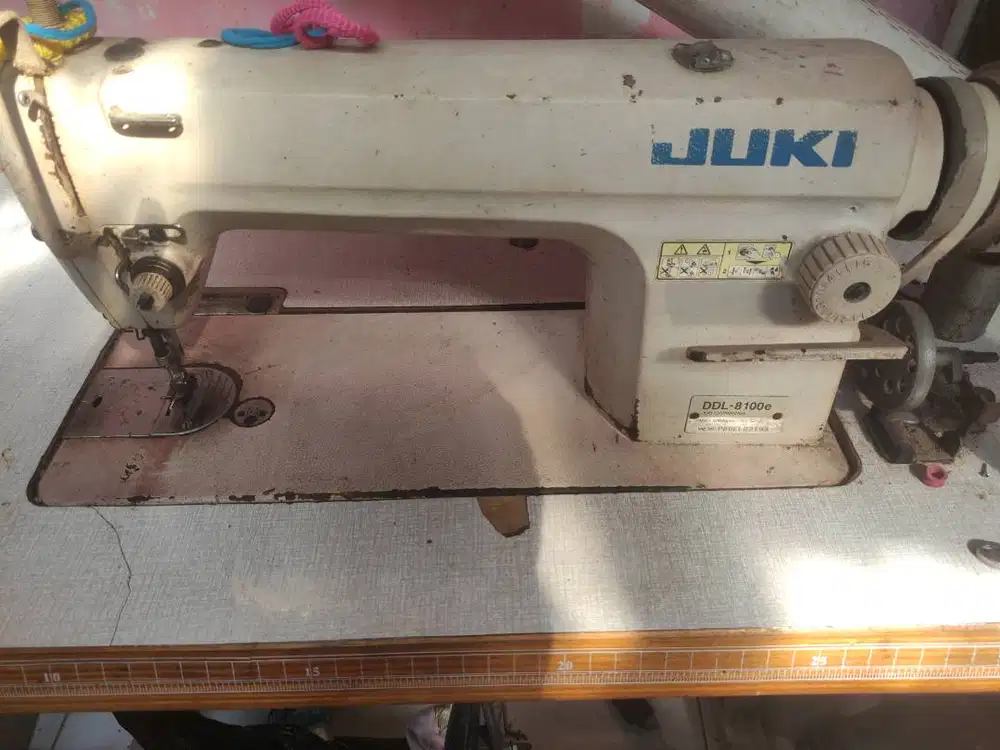 Mesin jahit juki