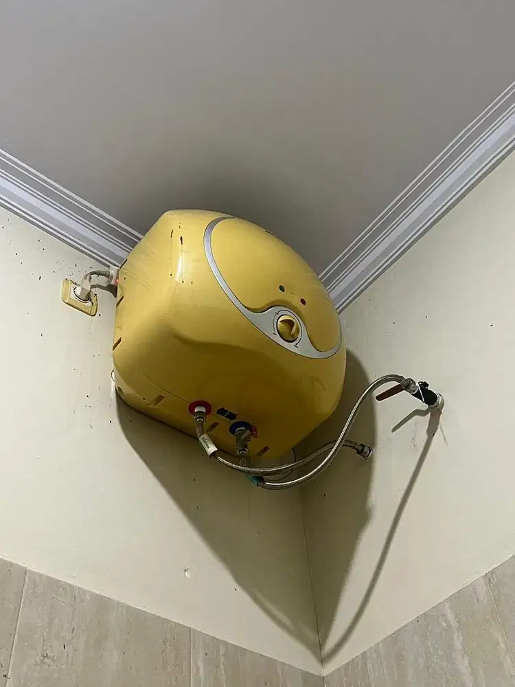 Jual Cepat Water Heater (Mesin Air Panas) Modena ES 30 B 30L Bisa Nego