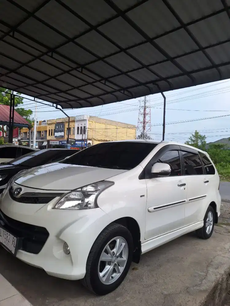 Toyota Avanza Veloz Luxury 1500 cc MT 2014