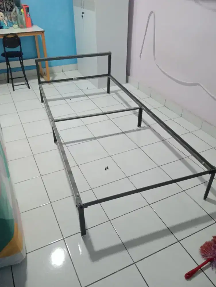 Ranjang besi + kasur IKEA 90x200 (1 set)