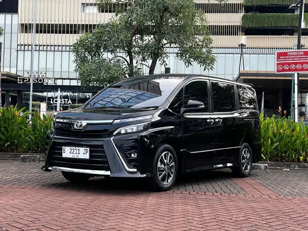 Voxy 2019 hitam, unit special