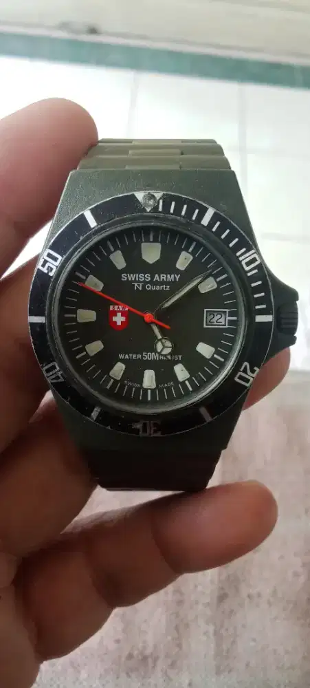 Jam tangan Swiss Army