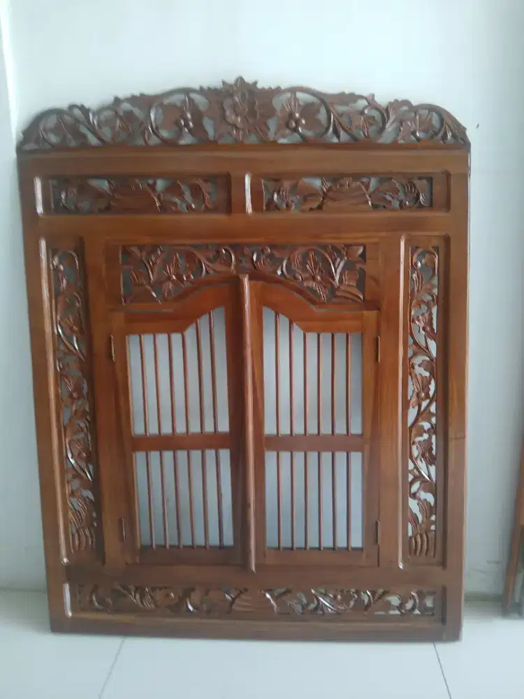 Pigura Kaca Model Jendela