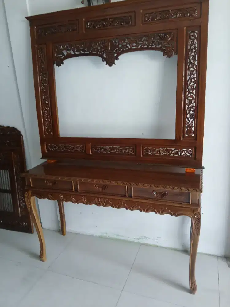 Meja Dinding  Pigura Ukir