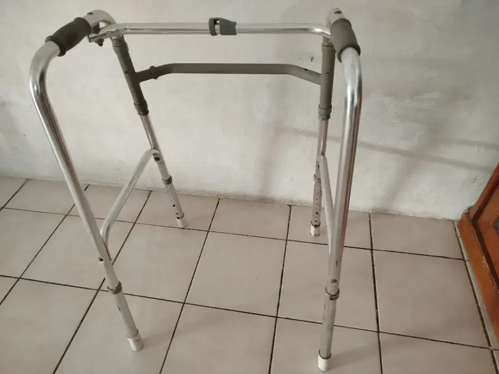 Dijual Walker tongkat jalan