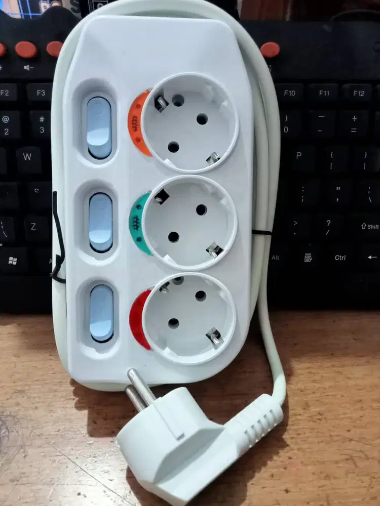 Stop Kontak TRM 3 Lubang 2 Meter Saklar SNI Cord Extention  SK-803K