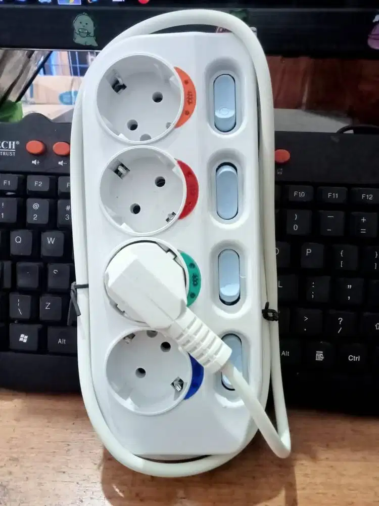 Stop Kontak TRM 4 Lubang 2 Meter Saklar SNI Cord Extention  SK-804K